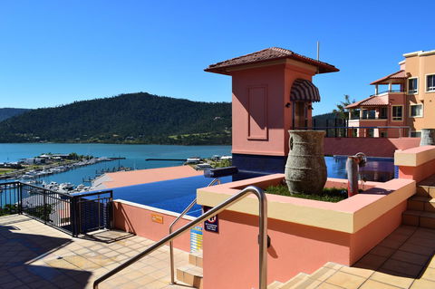 Martinique Whitsunday Resort - Sydney 4u 30