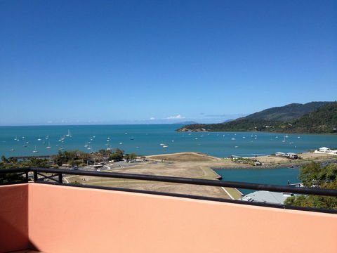 Martinique Whitsunday Resort - Sydney 4u 42