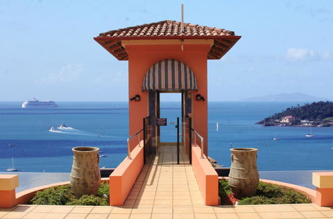 Martinique Whitsunday Resort - Sydney 4u 1