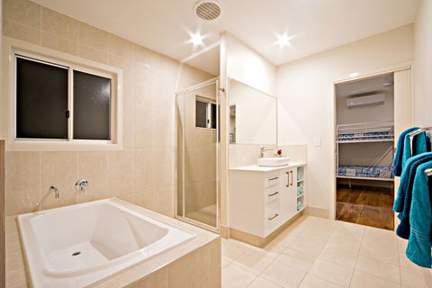 Whitsunday Luxury Homes - Sydney 4u 24