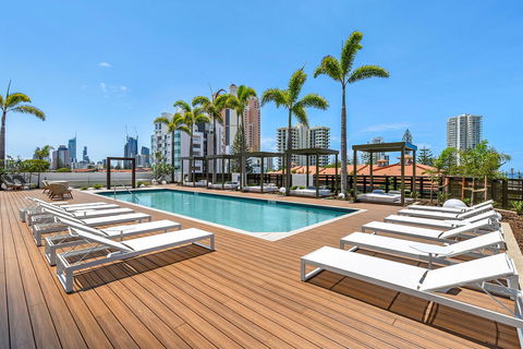 Qube Broadbeach - Sydney 4u 30