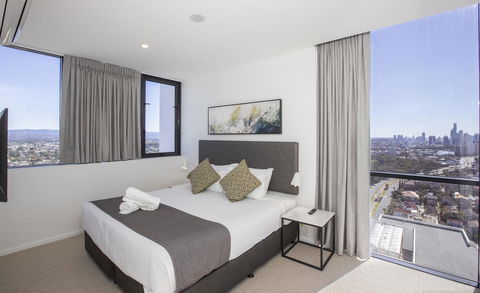 Qube Broadbeach - Sydney 4u 1