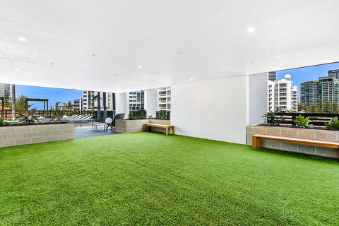 Qube Broadbeach - Sydney 4u 23