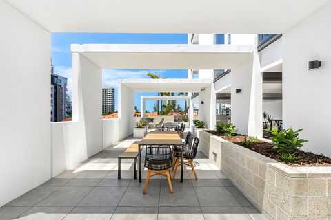 Qube Broadbeach - Sydney 4u 21