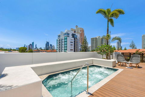 Qube Broadbeach - Sydney 4u 28