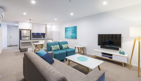 Boardwalk Burleigh Beach - Official - Accommodation Sydney 17