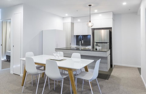 Boardwalk Burleigh Beach - Official - Accommodation Sydney 26