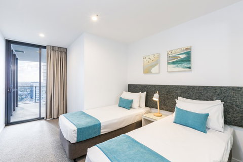 Boardwalk Burleigh Beach - Official - Accommodation Sydney 10