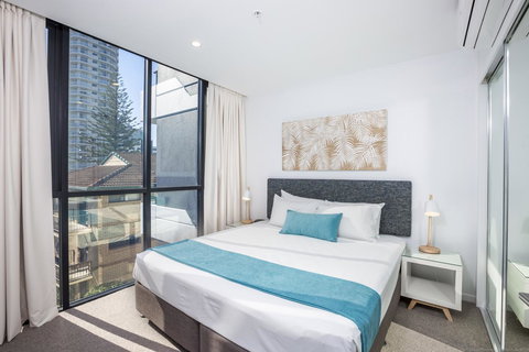 Boardwalk Burleigh Beach - Official - Accommodation Sydney 37