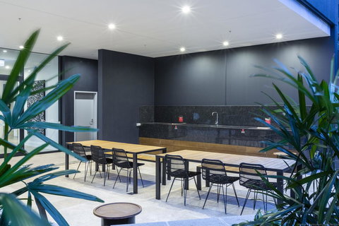 Boardwalk Burleigh Beach - Official - Accommodation Sydney 16