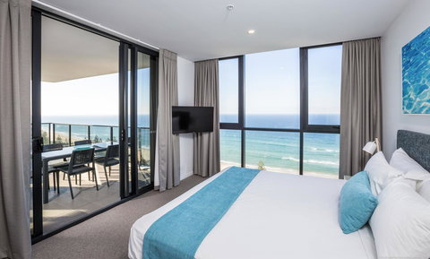 Boardwalk Burleigh Beach - Official - Accommodation Sydney 4