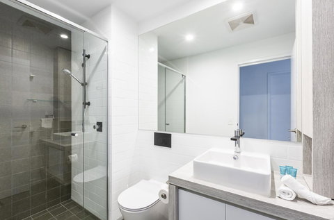 Boardwalk Burleigh Beach - Official - Accommodation Sydney 33