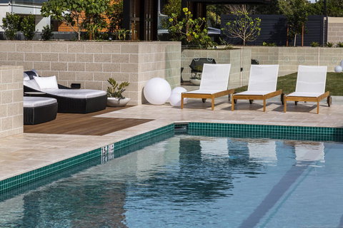 Boardwalk Burleigh Beach - Official - Accommodation Sydney 35