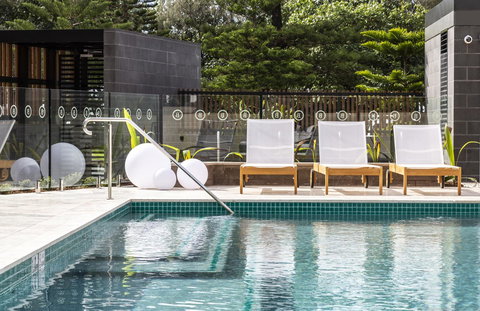 Boardwalk Burleigh Beach - Official - Accommodation Sydney 25