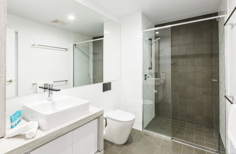 Boardwalk Burleigh Beach - Official - Accommodation Sydney 39