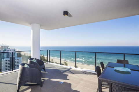 Boardwalk Burleigh Beach - Official - Accommodation Sydney 2