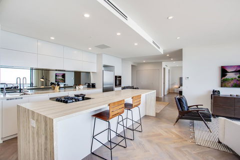 Iconic Kirra Beach Resort - Sydney 4u 24