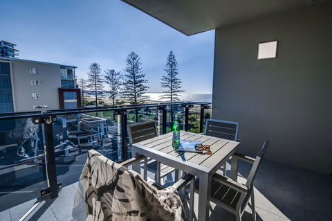 Iconic Kirra Beach Resort - Sydney 4u 13