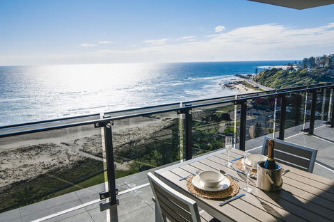 Iconic Kirra Beach Resort - Sydney 4u 26
