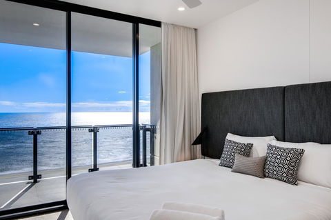 Iconic Kirra Beach Resort - Sydney 4u 39