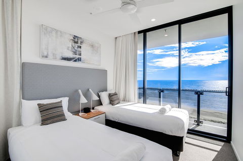 Iconic Kirra Beach Resort - Sydney 4u 38