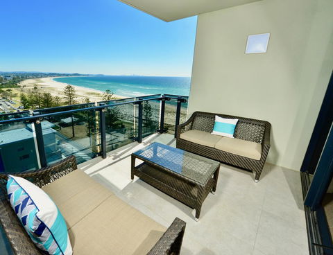 Iconic Kirra Beach Resort - Sydney 4u 5