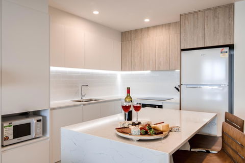 Iconic Kirra Beach Resort - Sydney 4u 41