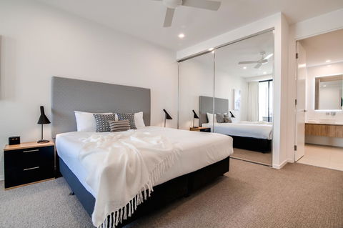 Iconic Kirra Beach Resort - Sydney 4u 1