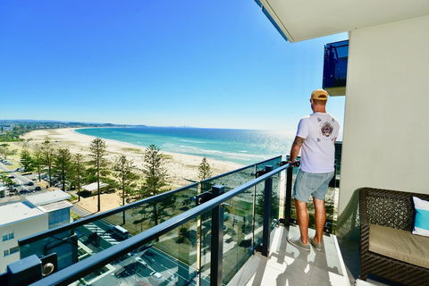 Iconic Kirra Beach Resort - Sydney 4u 8