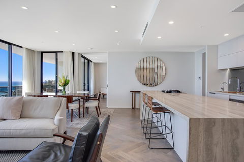 Iconic Kirra Beach Resort - Sydney 4u 34