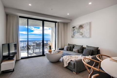 Iconic Kirra Beach Resort - Sydney 4u 36