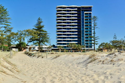 Iconic Kirra Beach Resort - Sydney 4u 7