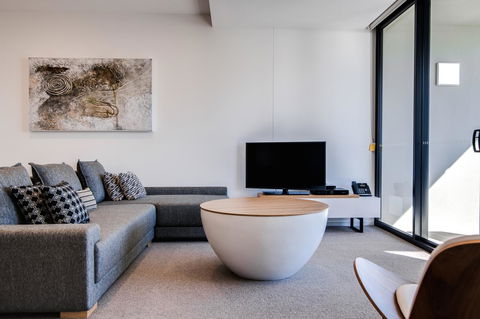 Iconic Kirra Beach Resort - Sydney 4u 3