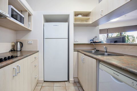 Tiki Hotel Apartments Surfers Paradise - Sydney 4u 11