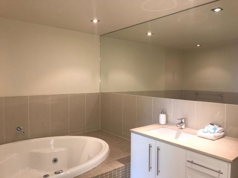 Proximity Waterfront Apartments - Sydney 4u 12