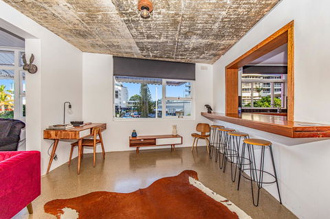 The Pink Hotel Coolangatta - Sydney 4u 5