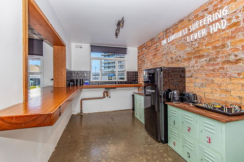 The Pink Hotel Coolangatta - Sydney 4u 4
