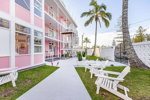 The Pink Hotel Coolangatta - Sydney 4u 0