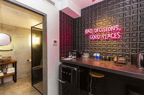 The Pink Hotel Coolangatta - Sydney 4u 15