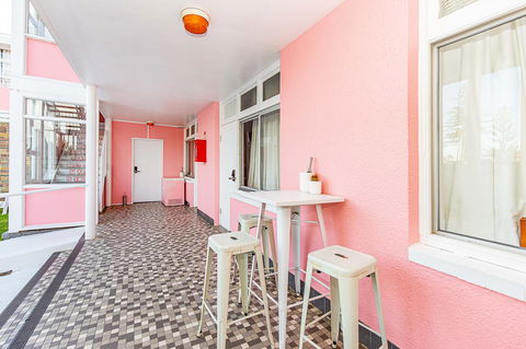 The Pink Hotel Coolangatta - Sydney 4u 3