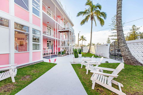 The Pink Hotel Coolangatta - Sydney 4u 2