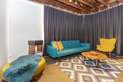 The Pink Hotel Coolangatta - Sydney 4u 21