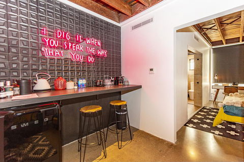 The Pink Hotel Coolangatta - Sydney 4u 20
