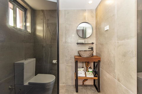 The Pink Hotel Coolangatta - Sydney 4u 31