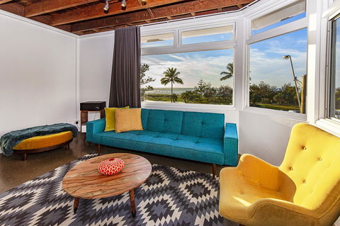 The Pink Hotel Coolangatta - Sydney 4u 16