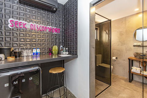 The Pink Hotel Coolangatta - Sydney 4u 26