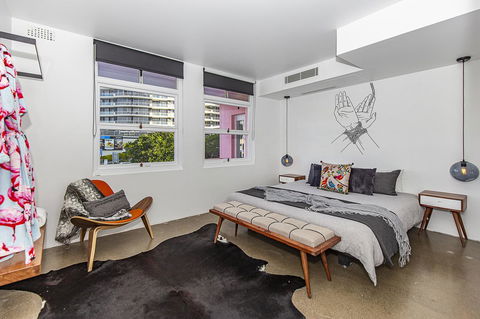 The Pink Hotel Coolangatta - Sydney 4u 11