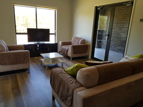 Adwaga Lodge - Sydney 4u 5