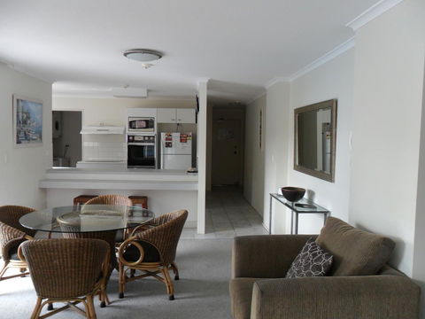 Grosvenor Beachfront Apartments Surfers Paradise - Sydney 4u 5