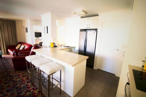 Grosvenor Beachfront Apartments Surfers Paradise - Sydney 4u 4